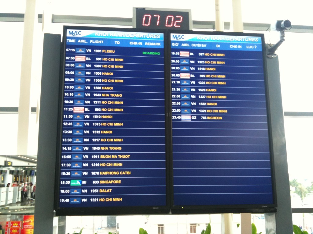 Departures_board_Danang_Airport
