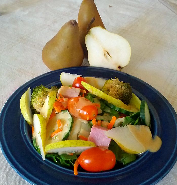 pear in salad